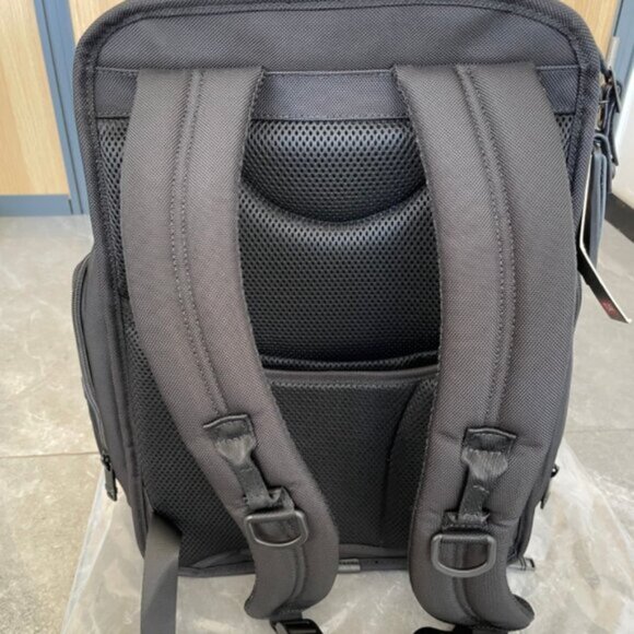 ✨NWT✨ TUMI Halsey ‧ Black/Gold ✨ - Picture 4 of 11